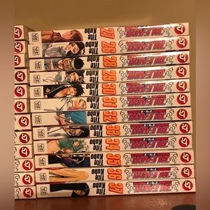 Viz Media English manga set Bleach volumes 26 to 37